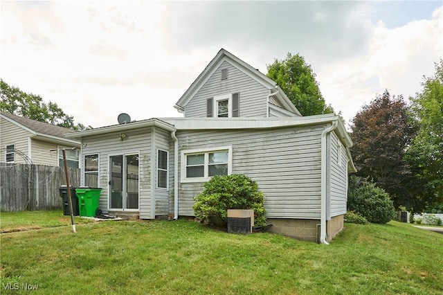 1021 Perry Ave, Barberton, OH 44203 - rear view of house