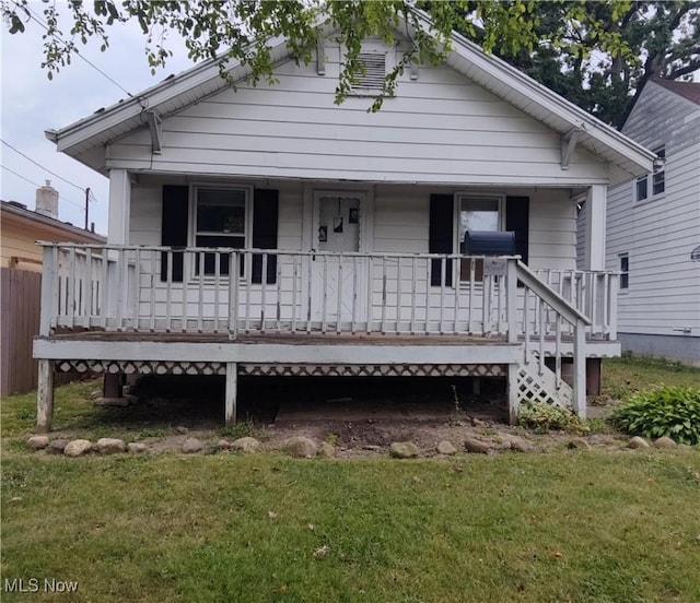 1862 15th St SW, Akron, OH 44314 - view of front of house featuring covered porch and a front lawn