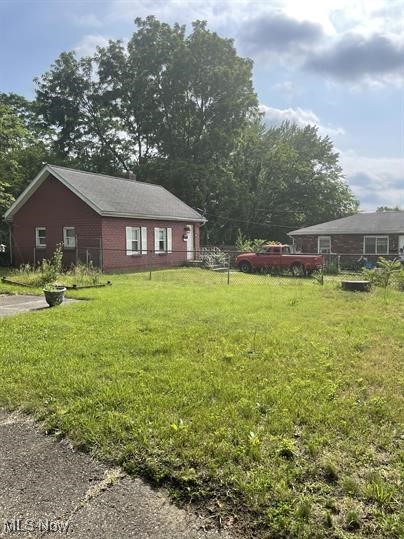 1012 Chandler Ave, Akron, OH 44314 - view of yard