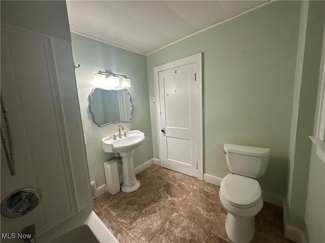 1012 Chandler Ave, Akron, OH 44314 - bathroom with toilet and baseboards