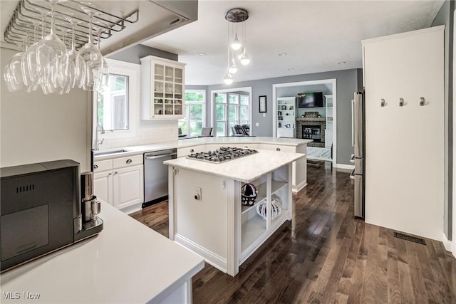 18367 Cranberry Ridge Ln, Chagrin Falls, OH 44023 - kitchen featuring stainless steel appliances, a peninsula, light countertops, a kitchen island, and white cabinetry