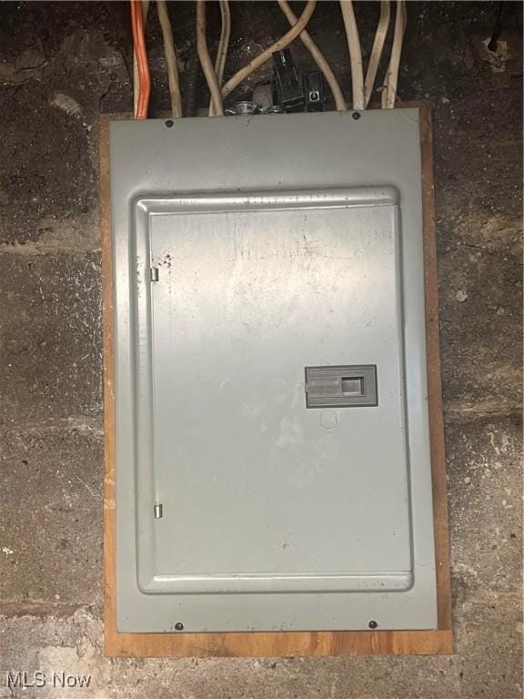 423 W Main St, Barnesville, OH 43713 - utilities with electric panel
