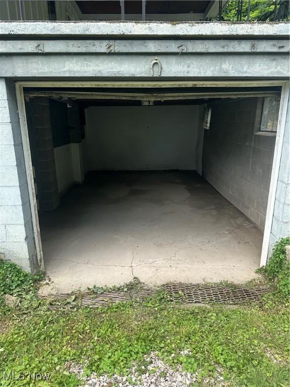 600 Jeanette Ave, Martins Ferry, OH 43935 - view of garage