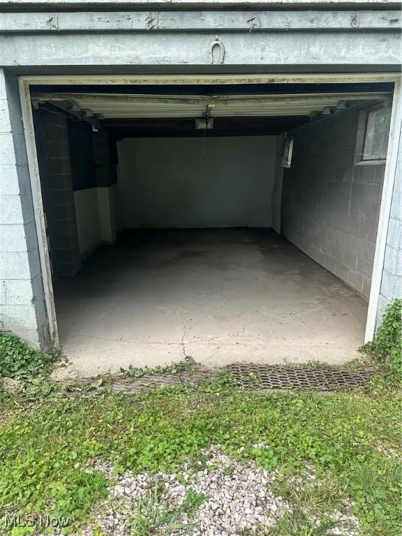 600 Jeanette Ave, Martins Ferry, OH 43935 - view of garage