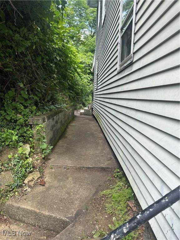 600 Jeanette Ave, Martins Ferry, OH 43935 - view of side of home