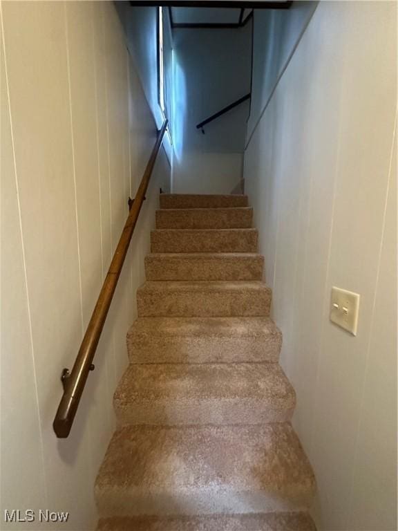 600 Jeanette Ave, Martins Ferry, OH 43935 - view of stairs