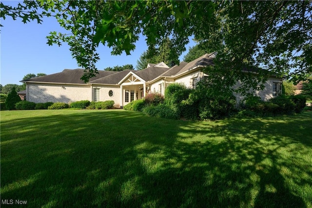 1110 Mansion Dr, Barberton, OH 44203 - view of front of property with a front yard