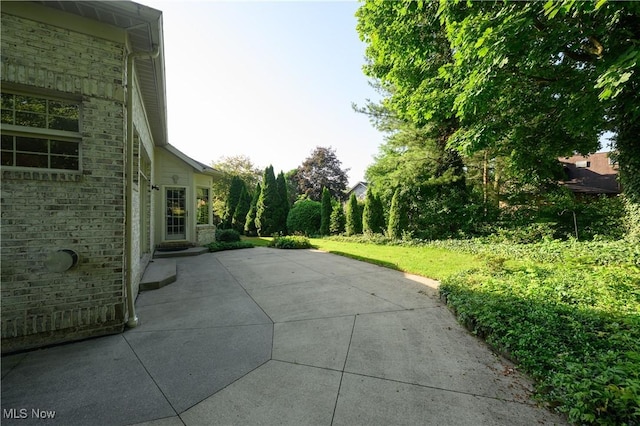 1110 Mansion Dr, Barberton, OH 44203 - view of patio / terrace