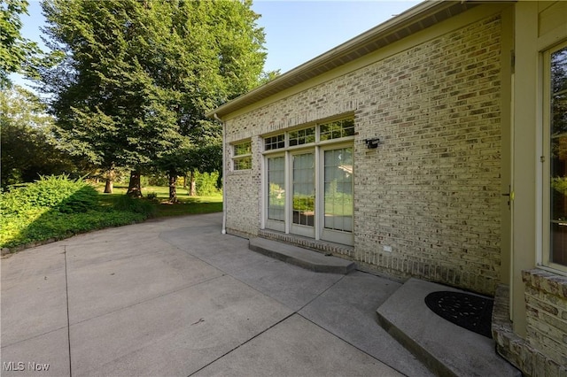 1110 Mansion Dr, Barberton, OH 44203 - view of patio / terrace