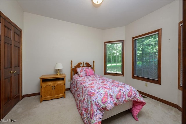 1110 Mansion Dr, Barberton, OH 44203 - bedroom featuring light colored carpet