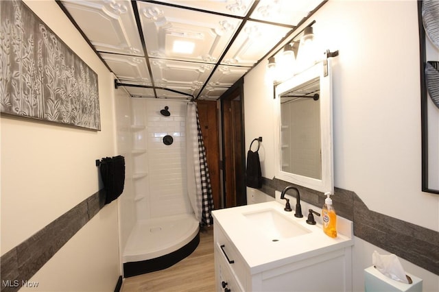 27 Robinson Ln, Weirton, WV 26062 - bathroom with vanity, a shower with shower curtain, and wood finished floors