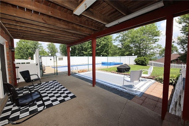 27 Robinson Ln, Weirton, WV 26062 - fenced backyard featuring a gate and a patio