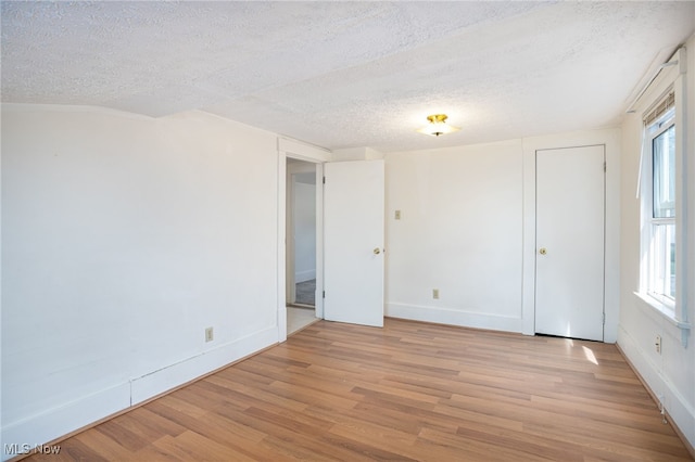 1333 Meriline St, Cuyahoga Falls, OH 44221 - unfurnished room with a textured ceiling and light wood-style flooring