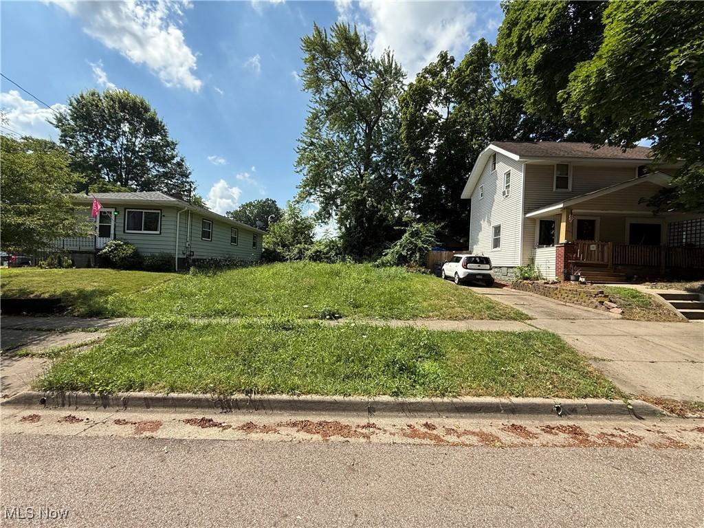 1874 Adelaide Blvd, Akron, OH 44305