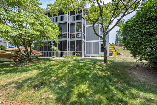 255 Portage Lakes Dr Unit E, Akron, OH 44319 - back of property with a lawn