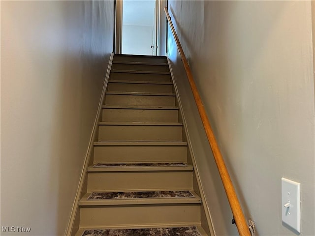 26 E Satin St, Jefferson, OH 44047 - view of stairs
