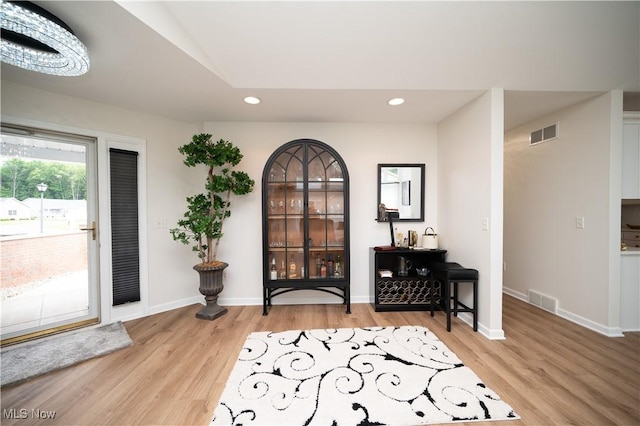 117 Nicklaus Dr NE, Warren, OH 44484 - foyer entrance featuring light wood finished floors, recessed lighting, and vaulted ceiling