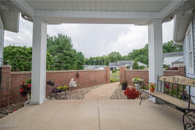 117 Nicklaus Dr NE, Warren, OH 44484 - view of patio