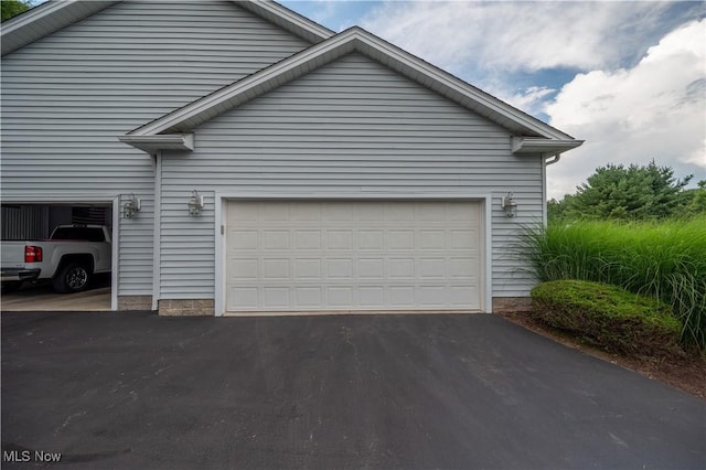 117 Nicklaus Dr NE, Warren, OH 44484 - view of property exterior featuring asphalt driveway and an attached garage