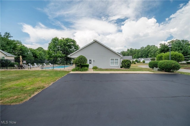 117 Nicklaus Dr NE, Warren, OH 44484 - view of side of property