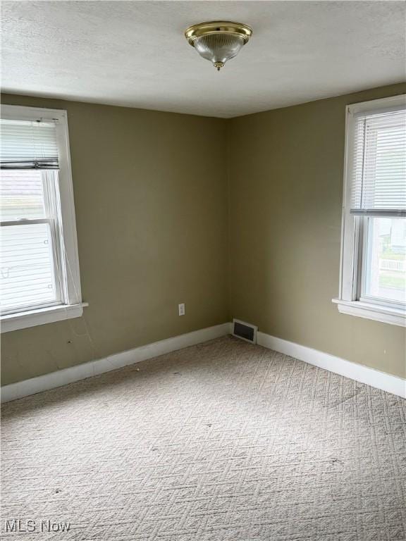 667 Eastland Ave, Akron, OH 44305 - spare room featuring carpet and a textured ceiling