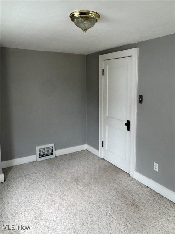 667 Eastland Ave, Akron, OH 44305 - empty room featuring carpet floors and baseboards