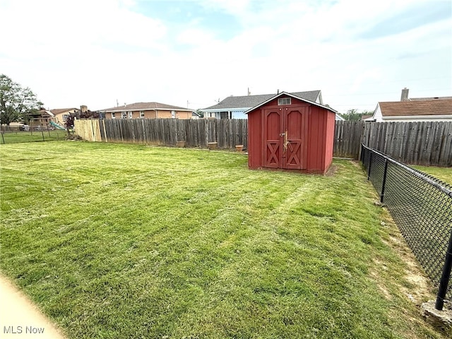 120 Kennedy Ave, Follansbee, WV 26037 - fenced backyard with a storage unit