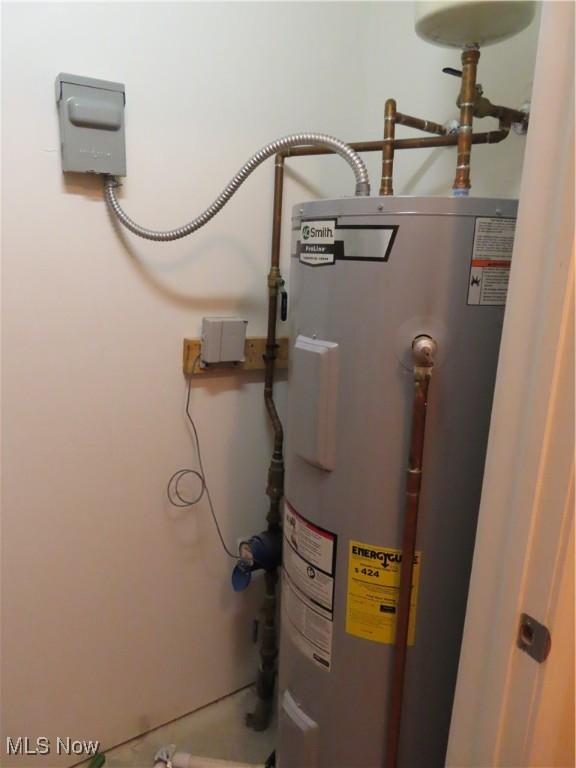 723 Whisper Creek Ln, Lodi, OH 44254 - utility room featuring water heater