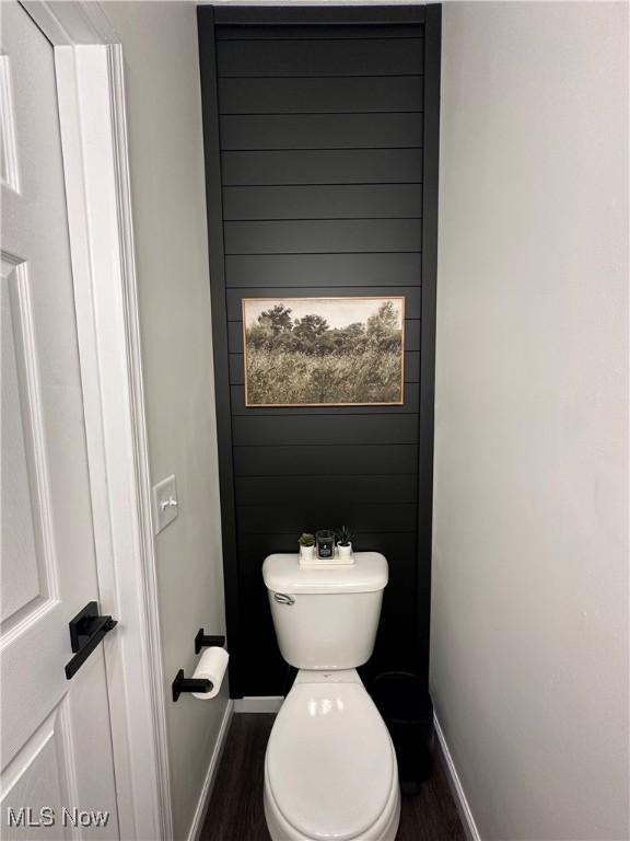 1314 Wellingshire Cir, Cuyahoga Falls, OH 44221 - bathroom with wood finished floors