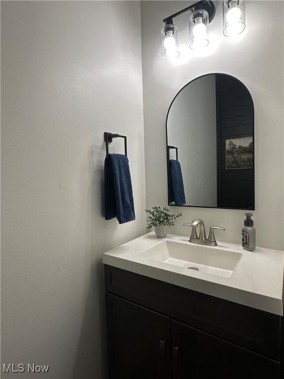 1314 Wellingshire Cir, Cuyahoga Falls, OH 44221 - bathroom featuring vanity