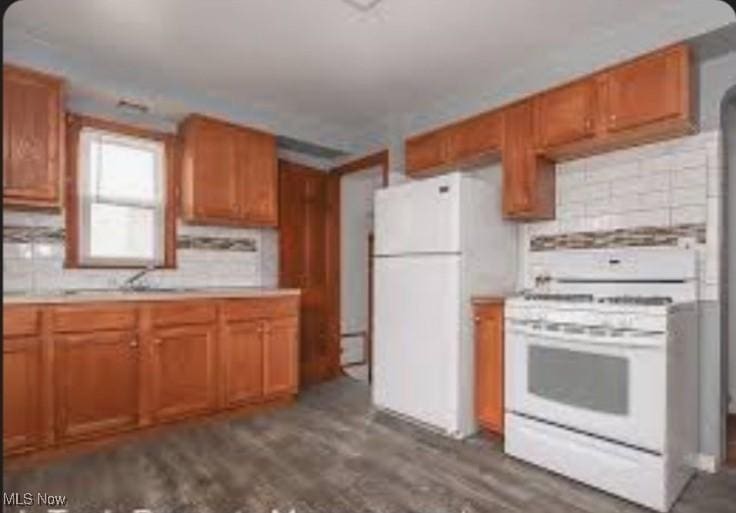 10806 Wadsworth Ave, Garfield Heights, OH 44125 - photo 2