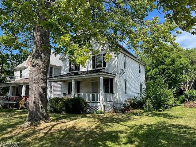 761 Washington Ave, Lorain, OH 44052 - view of front of home featuring a porch and a front lawn