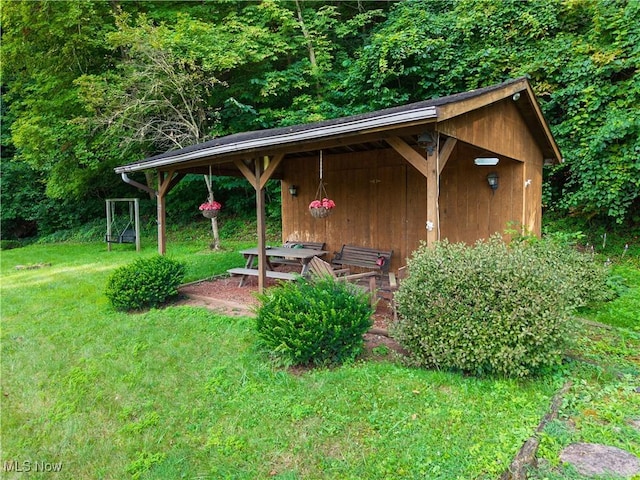 355 Muskingum River Rd, Marietta, OH 45750 - view of property's community with a yard