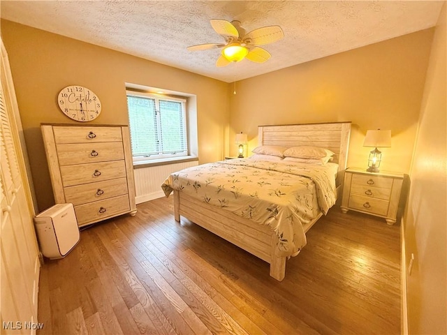 153 Lowes Dr, New Cumberland, WV 26047 - bedroom featuring dark wood-style floors, a textured ceiling, and a ceiling fan