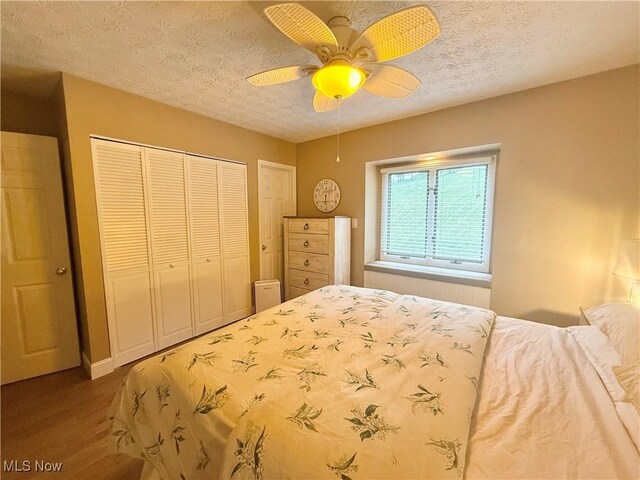 153 Lowes Dr, New Cumberland, WV 26047 - bedroom featuring a closet, wood finished floors, a textured ceiling, and ceiling fan