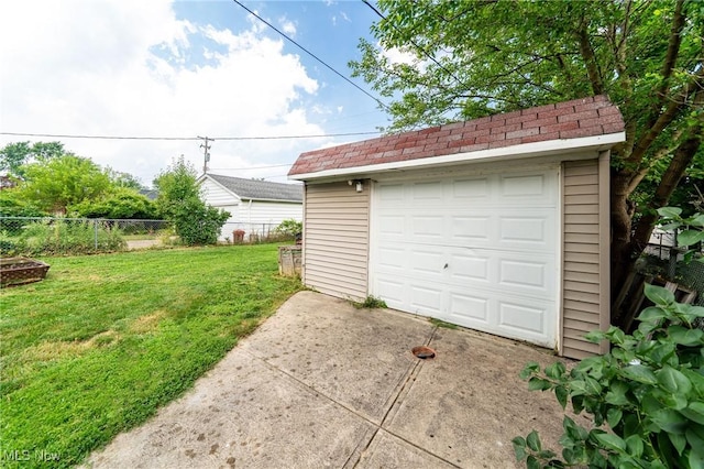 8006 Chesterfield Ave, Parma, OH 44129 - detached garage with driveway