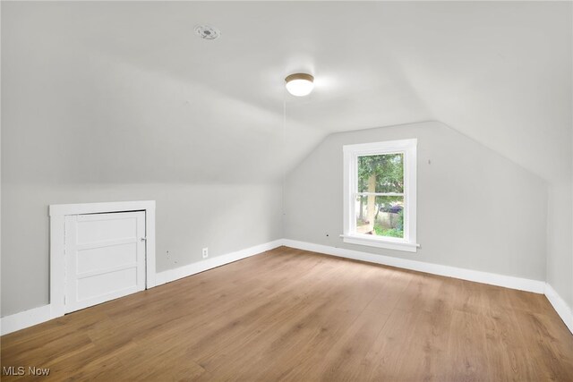 523 Gage St, Akron, OH 44311 - bonus room with lofted ceiling and wood finished floors