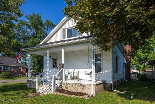 135 S 31st St, Newark, OH 43055 - view of front facade with covered porch and a front lawn