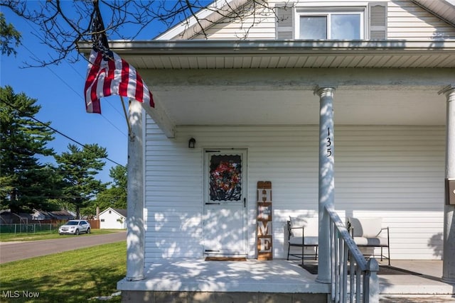 135 S 31st St, Newark, OH 43055 - view of front of home with a porch
