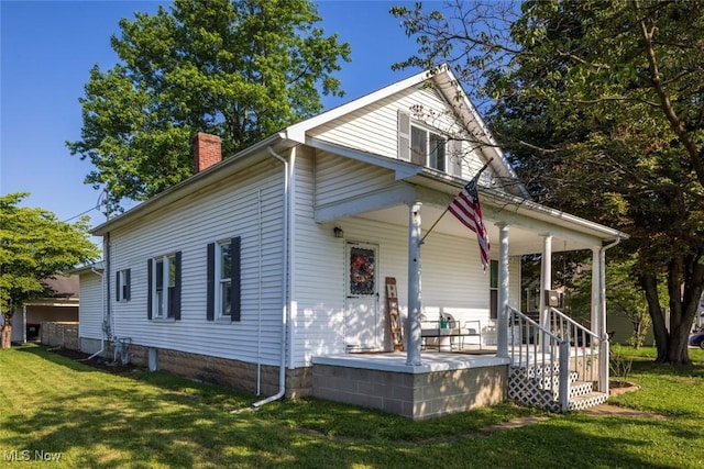 135 S 31st St, Newark, OH 43055 - view of front of house featuring a porch, a chimney, and a front yard