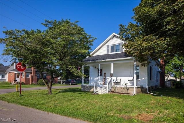135 S 31st St, Newark, OH 43055 - view of front of property with a porch and a front yard