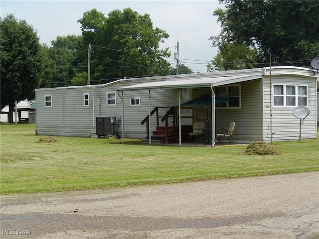 400 N George St, West Lafayette, OH 43845 - view of front of home with a front yard