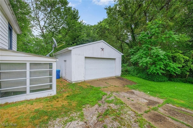 192 Swartz Rd, Akron, OH 44319 - view of detached garage