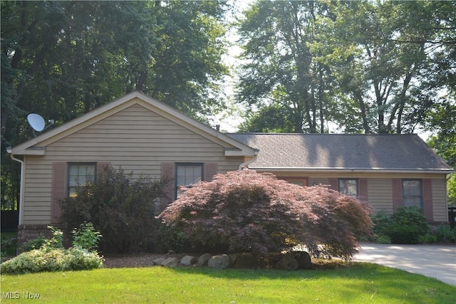 8303 Bradfords Gate Rd, Olmsted Falls, OH 44138 - view of front of home with a front yard