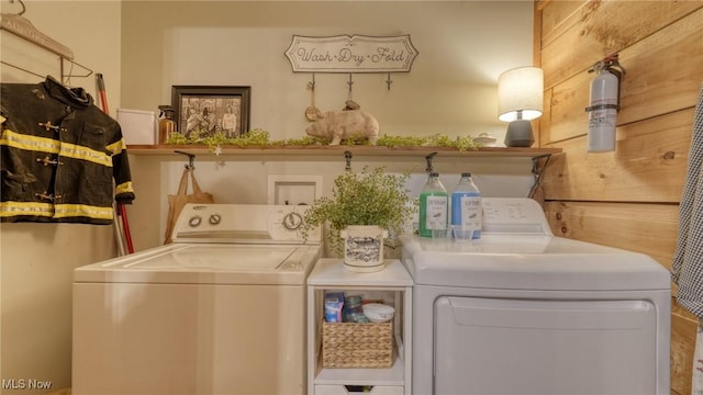48820 Hillcrest Dr, Caldwell, OH 43724 - laundry area featuring washer and clothes dryer