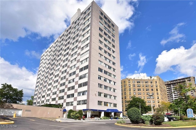 12520 Edgewater Dr Unit 1608, Lakewood, OH 44107 - photo 1