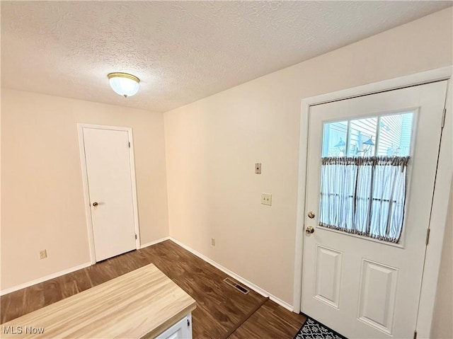 1489 Munroe Falls Ave, Cuyahoga Falls, OH 44221 - foyer entrance featuring dark wood-style floors and a textured ceiling