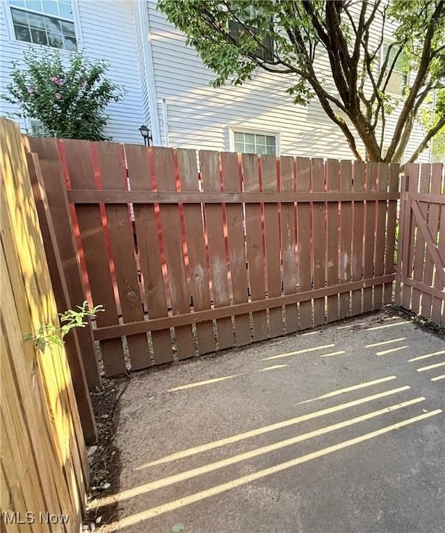 1489 Munroe Falls Ave, Cuyahoga Falls, OH 44221 - view of gate