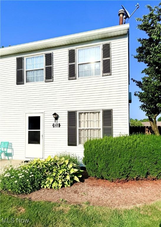 1489 Munroe Falls Ave, Cuyahoga Falls, OH 44221 - view of front facade