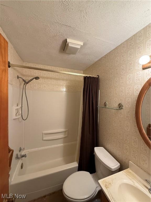 668 Virginia Ave, Follansbee, WV 26037 - full bath with shower / bath combo with shower curtain, a textured ceiling, and vanity